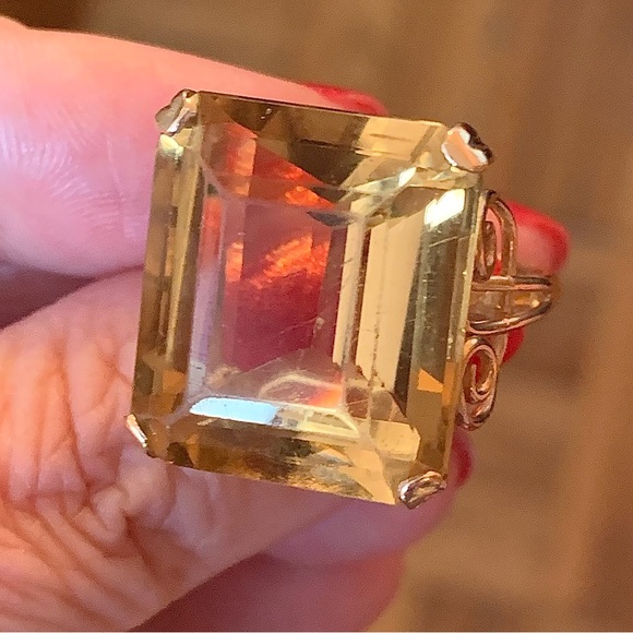 VINTAGE 14K YELLOW GOLD HUGE STEP EMERALD CUT CITRINE QUARTZ RING STATEMENT - Picture 2 of 16